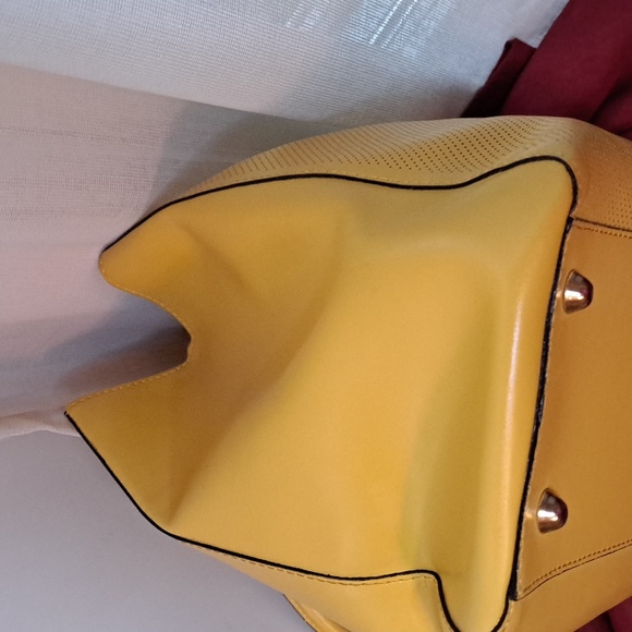 🥰 A.BELLUCCI ITALY Genuine Leather Soft Yellow Satchel/Crossbody EUC - Picture 5 of 12